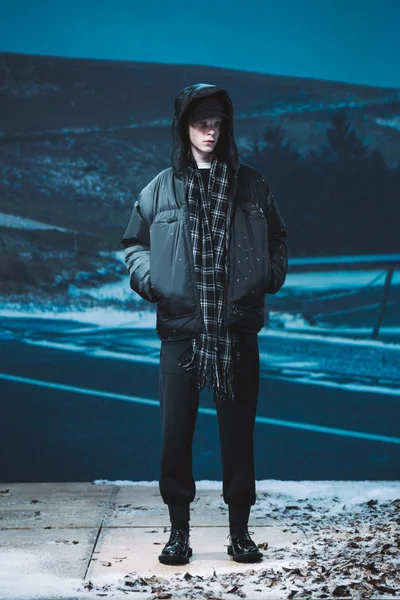 Look 32